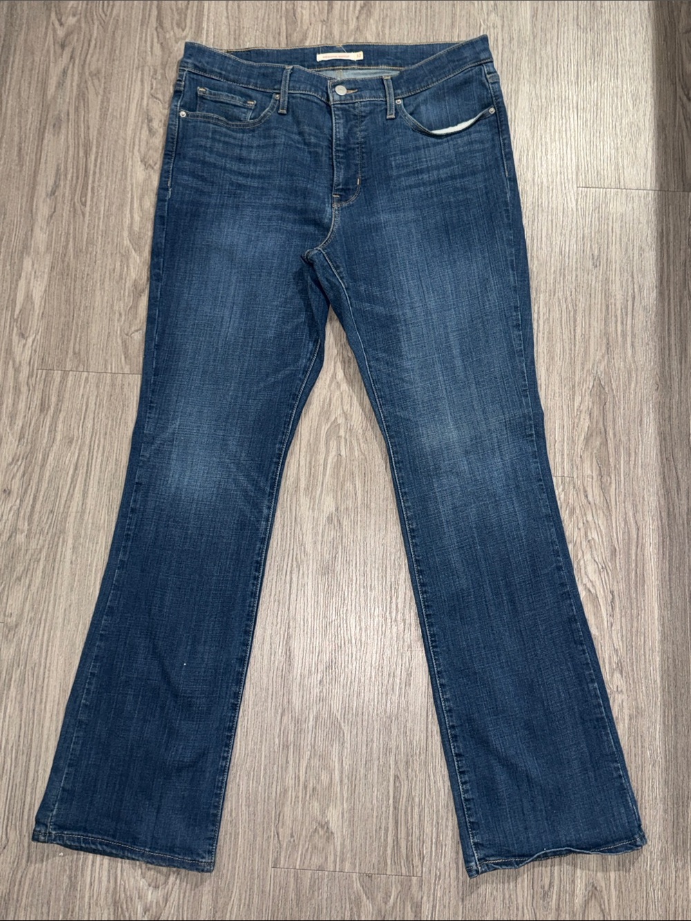 Levi's 315 Shaping Bootcut Women's Jeans in Dark Blue Denim, Size 32